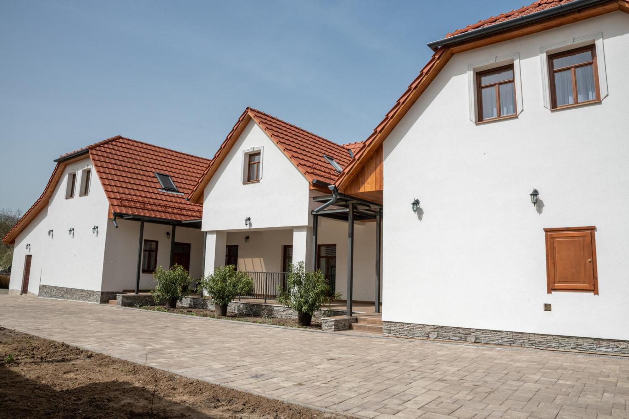 Paca-Hegyi Szallashely Erdohorvati Exterior photo