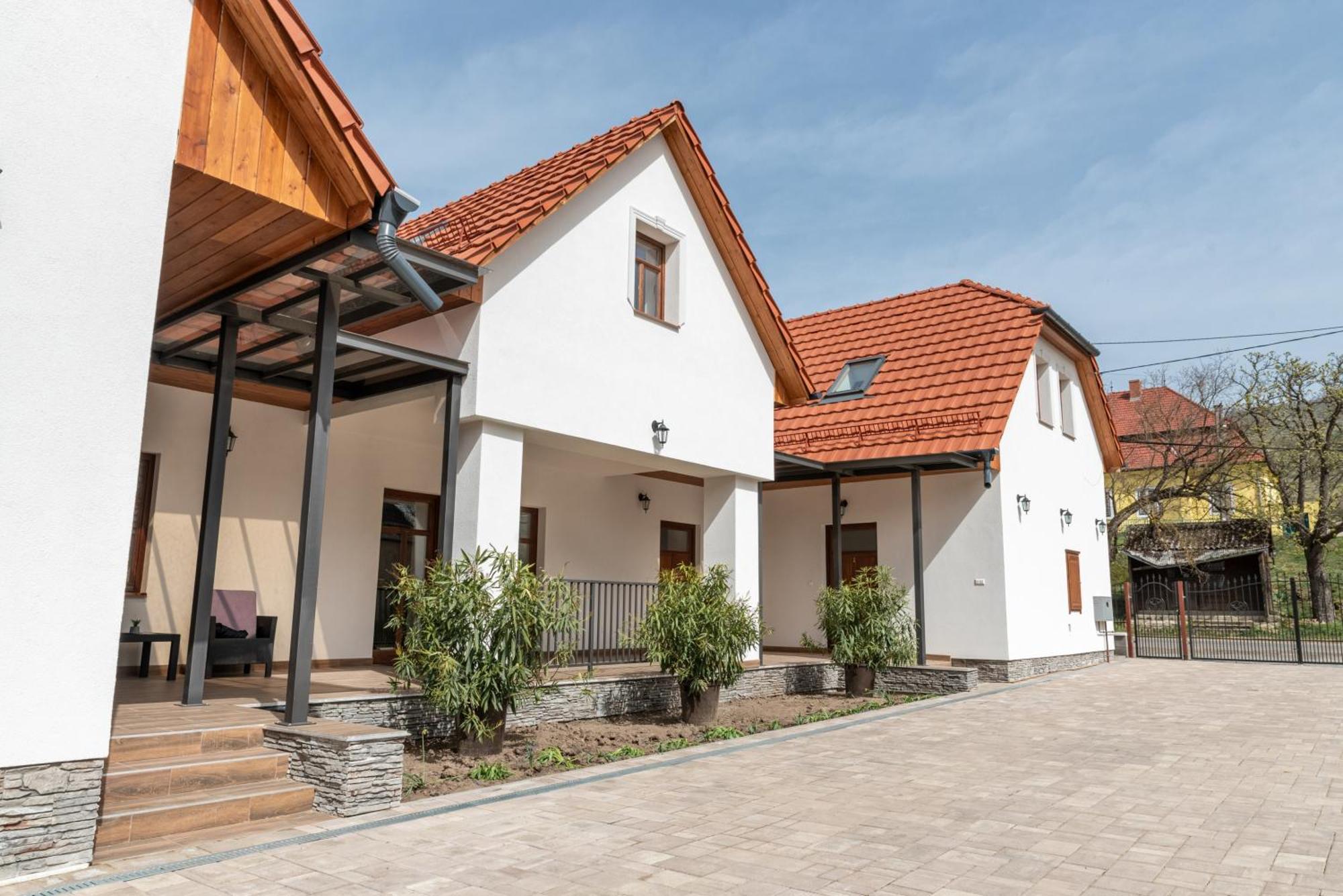 Paca-Hegyi Szallashely Erdohorvati Exterior photo